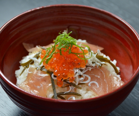昆布〆の海鮮丼